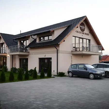 Szaloki Ueduelohaz Apartment *