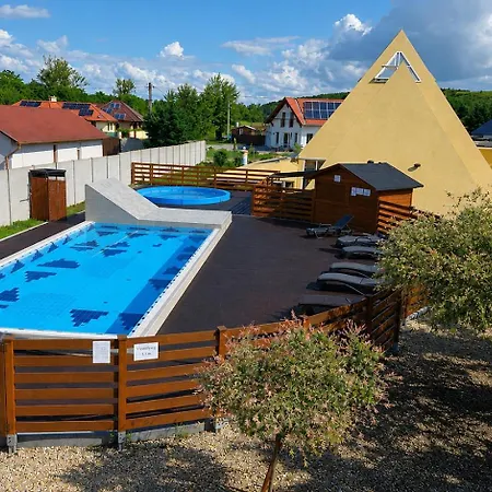 Szaloki Ueduelohaz Apartment *