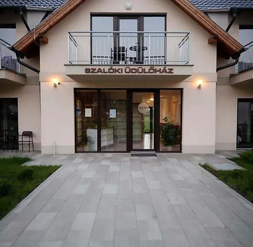 Szaloki Ueduelohaz Эгерсалок